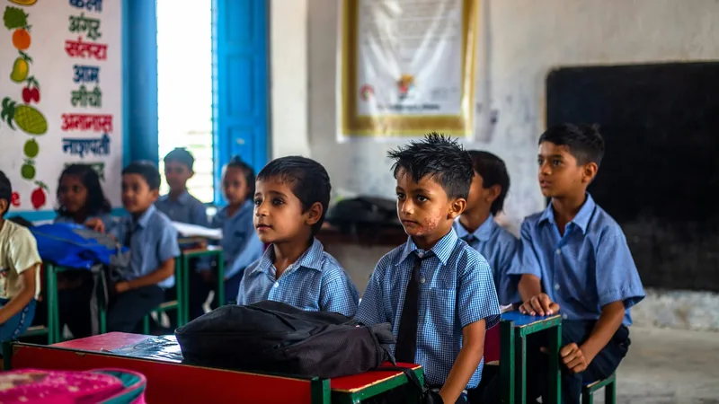 Themenbild: Schüler in einem Klassenraum